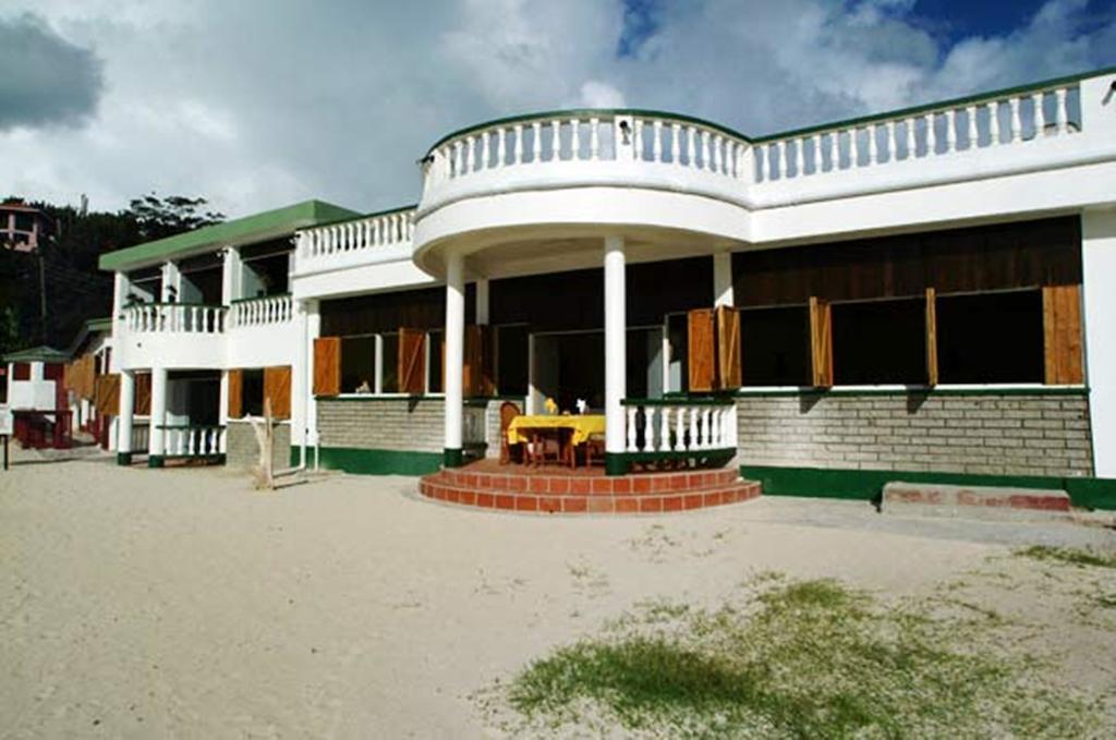 Gem Holiday Beach Resort St. George's Exterior foto