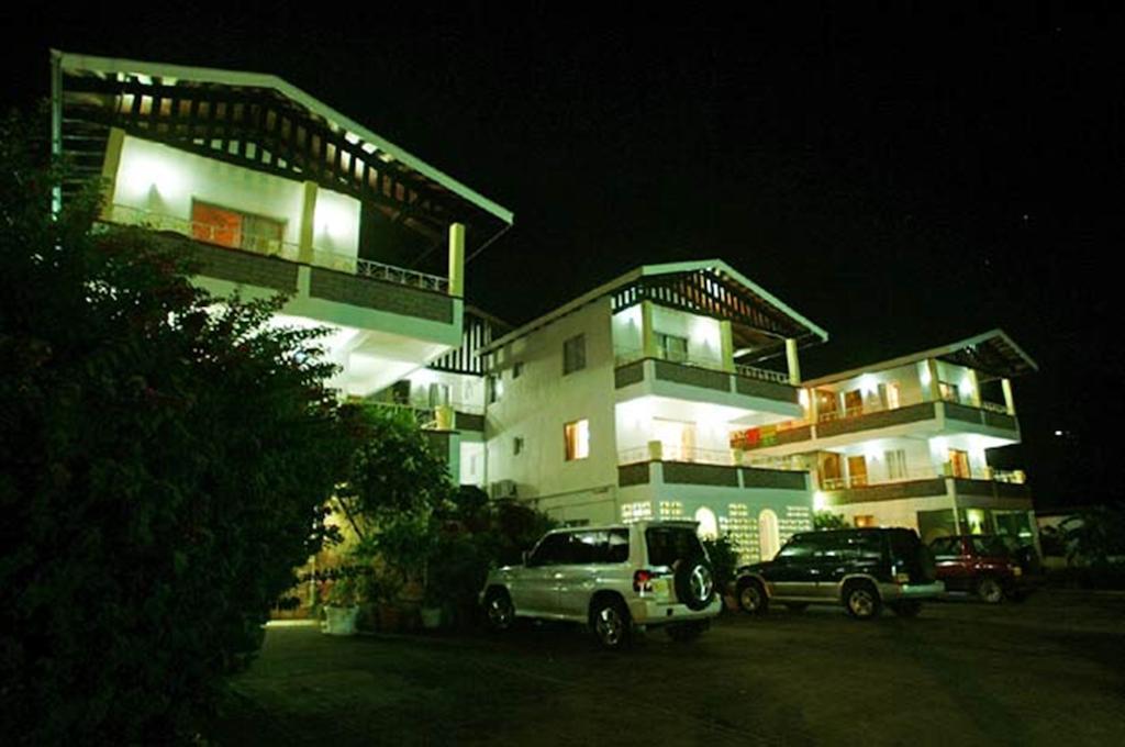 Gem Holiday Beach Resort St. George's Exterior foto