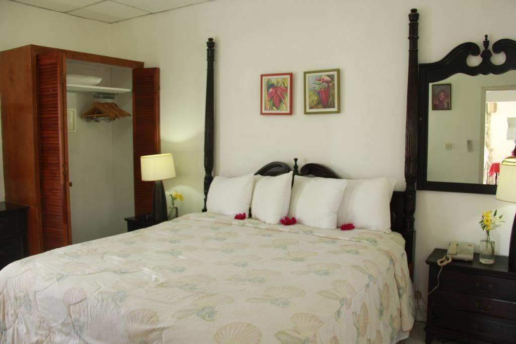 Gem Holiday Beach Resort St. George's Exterior foto