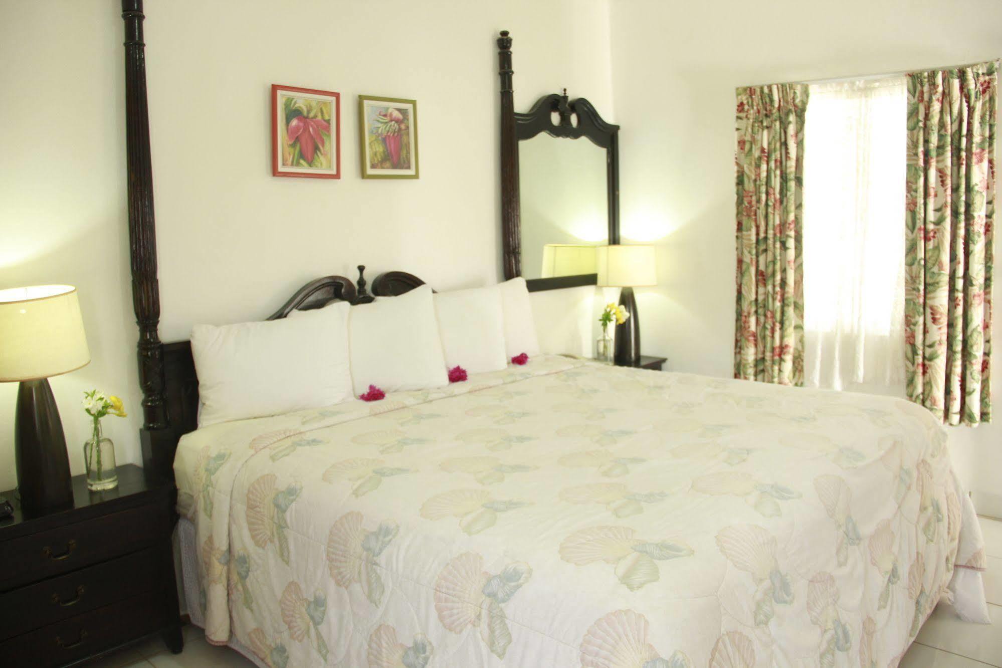 Gem Holiday Beach Resort St. George's Exterior foto